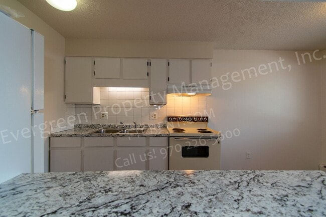 Building Photo - 1428 S California Ave