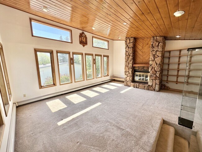 Building Photo - Newly Updated 4 Bedroom UMED Home!