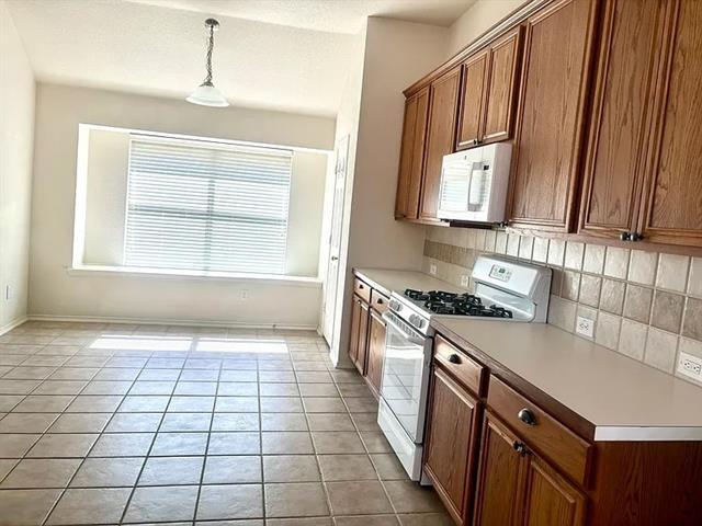 Building Photo - 100 Morel Dr