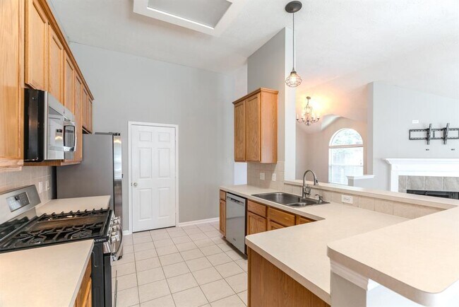 Building Photo - 158 S Queenscliff Cir