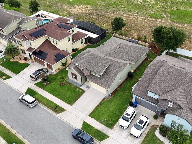 Building Photo - 2062 Redbay Ave
