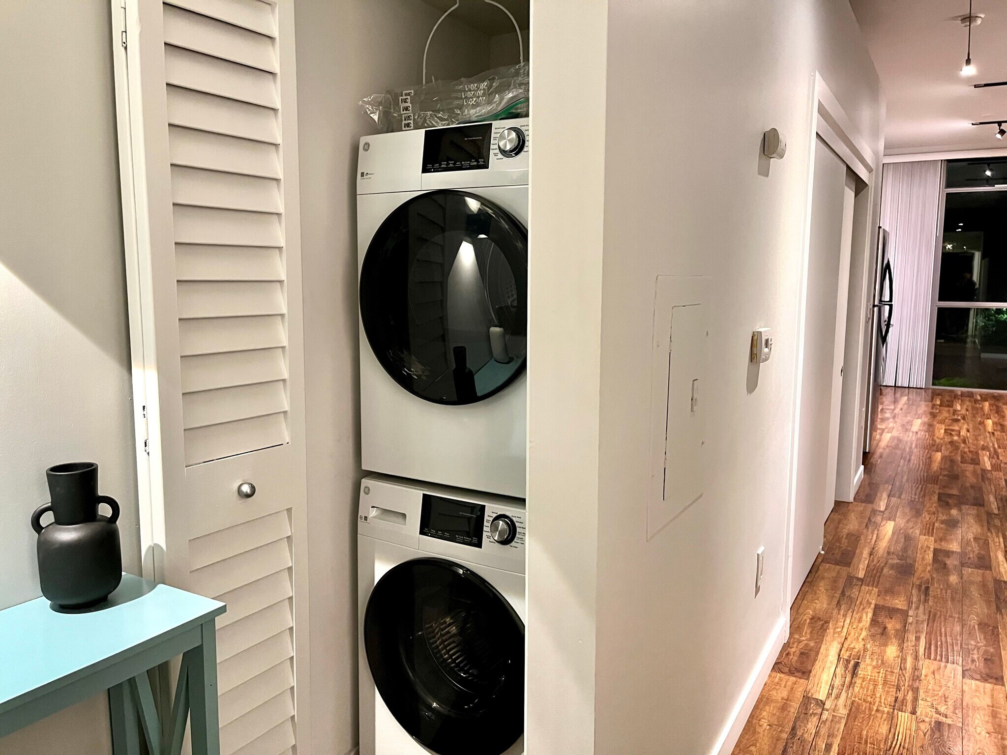 Building Photo - 889 Date St