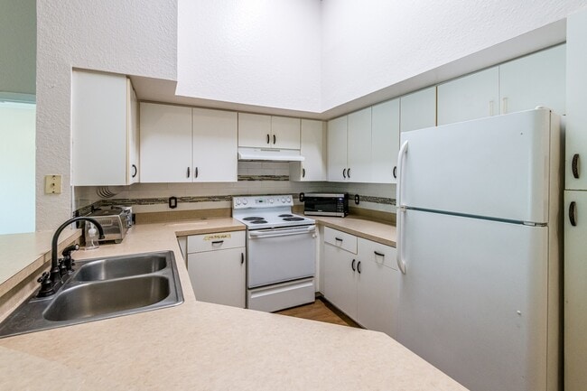 Building Photo - 4142 Central Sarasota Pkwy