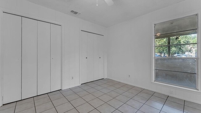 Building Photo - 848 Pecan Ln