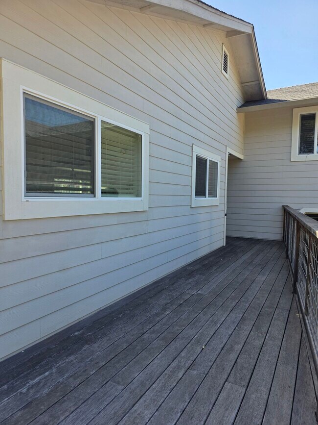 Building Photo - 780 W Cotati Ave