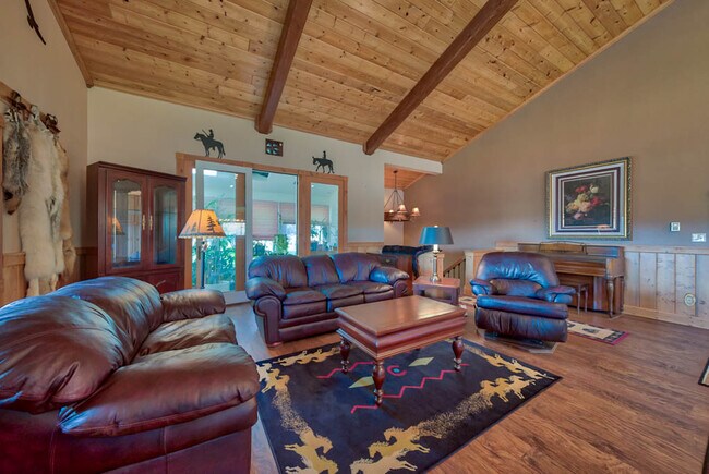 Building Photo - 9 Juniper Ln