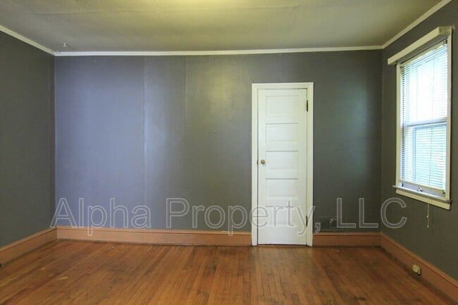 Building Photo - 301 Dupont Dr