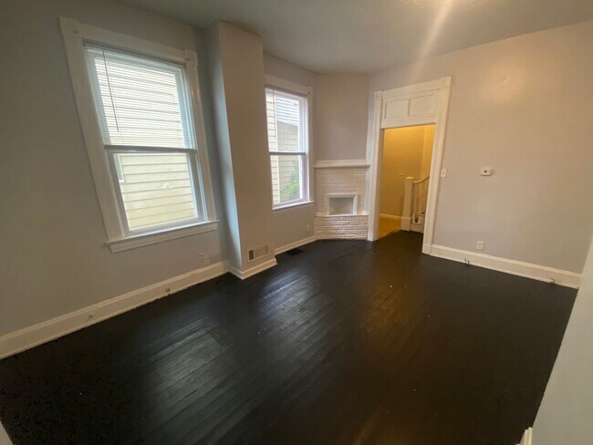 Building Photo - SPRING LEASING SPECIAL 1/2 OFF 1ST MONTHS ...