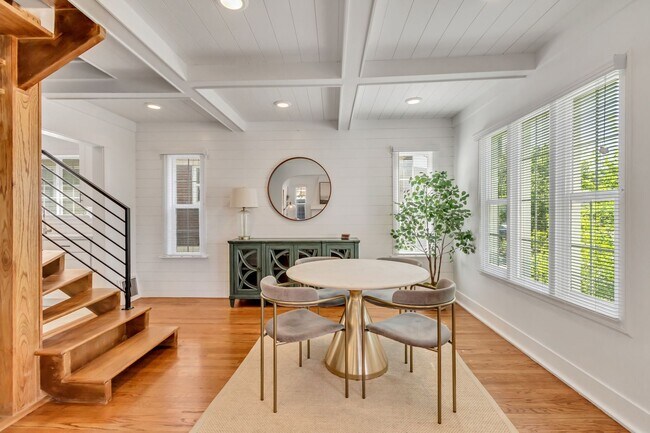 Building Photo - Elegant Yale Crest Bungalow in the Heart o...