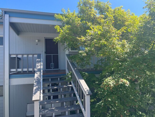 Building Photo - Serene two bedroom condo near Oak Knoll Golf Course | Available Now
