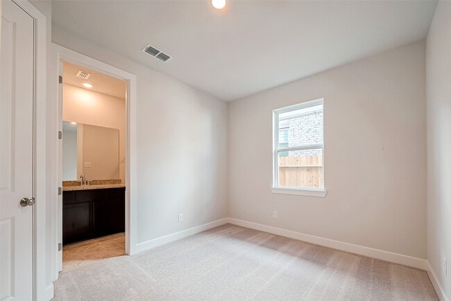 Building Photo - 21711 Emerton Cres Wy