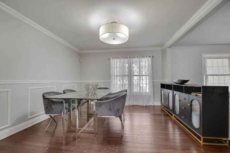 Building Photo - 837 Hamlin Ave