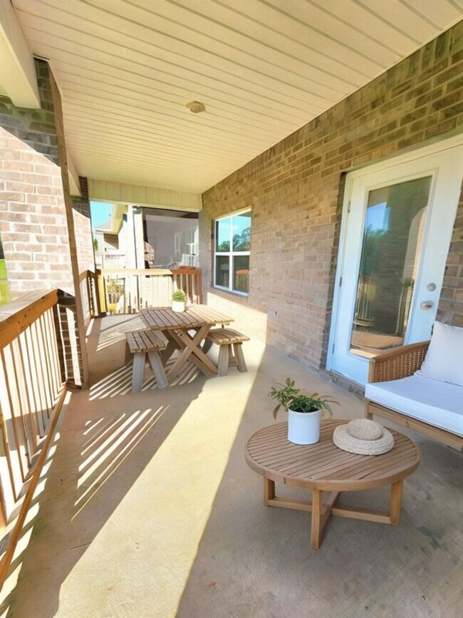 Building Photo - Antietam Lakeside Retreat: 4/2 Home in a Fun-Filled, Pool Neighborhood