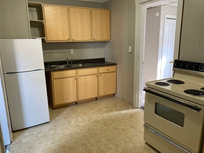 Building Photo - 351 W North St