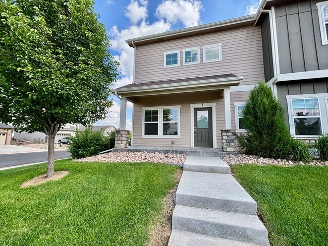 Building Photo - Beautiful 3 bed, 3 bath Townhome in West W...