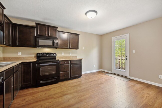 Building Photo - 1723 C THISTLEWOOD DR Clarksville, TN 37042