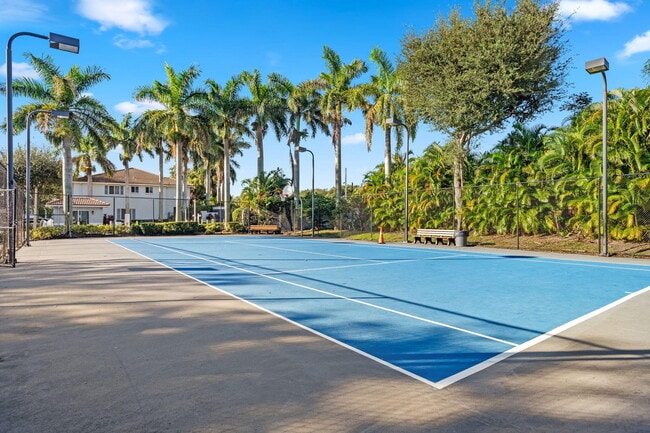 Building Photo - 1927 Alamanda Way