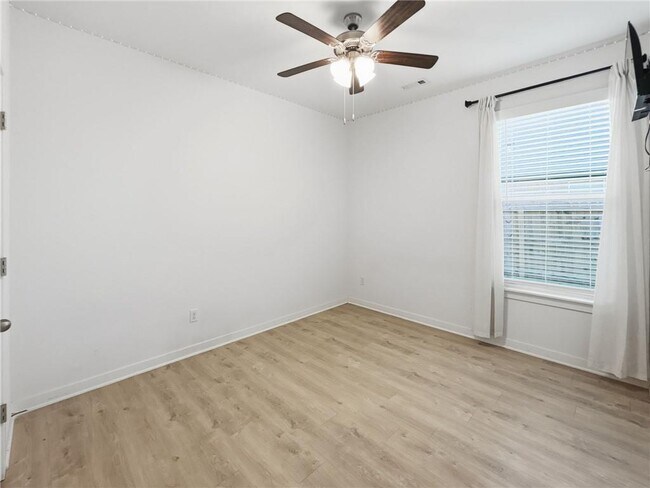 Building Photo - 4011 Aryana Ave