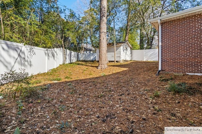 Building Photo - BEAUTIFUL ONE STORY BRICK HOME IN DOWNTOWN...