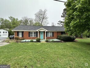 Building Photo - 2486 Hilltop Dr