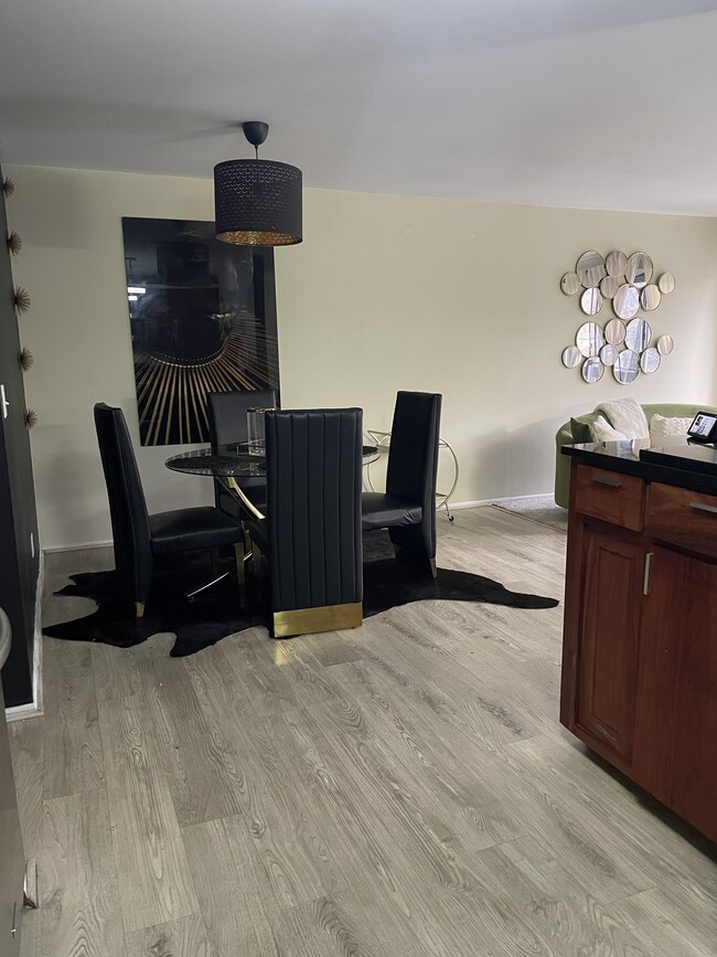 Building Photo - 458 Skokie Ln