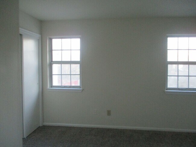 Building Photo - Northampton School District spacious end unit townhome located in the Borough of Bath featuring s...