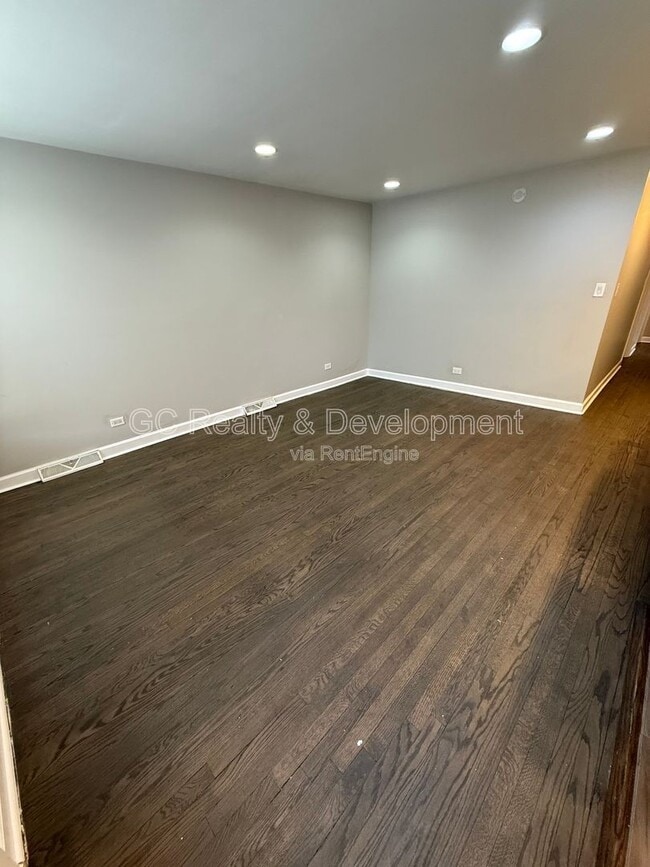 Building Photo - 9110 S Essex Ave