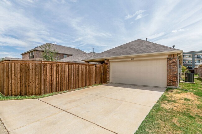 Building Photo - Great 4 Bdrm 2 Bath Home in Aubrey Tx