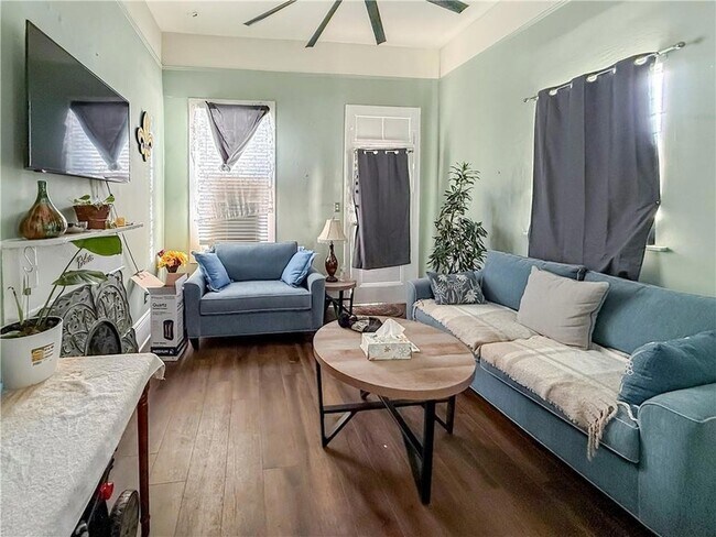 Building Photo - 5721 Royal St