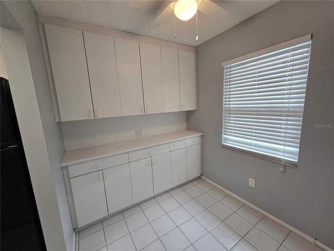 Building Photo - 7056 W Country Club Dr N
