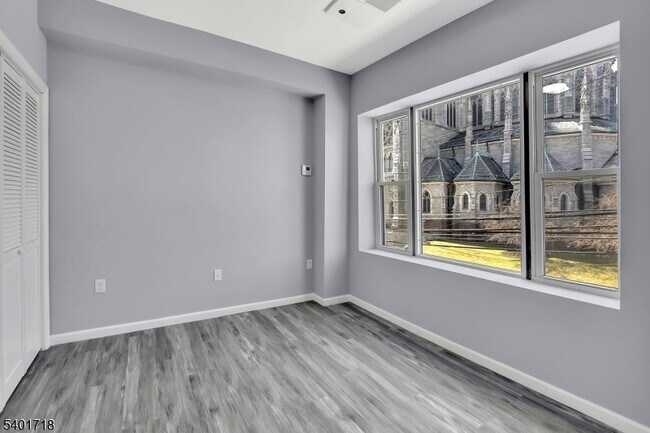 Building Photo - 155 Clifton Ave