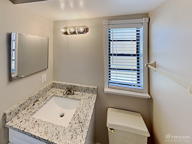 Building Photo - 15927 Mystic Way