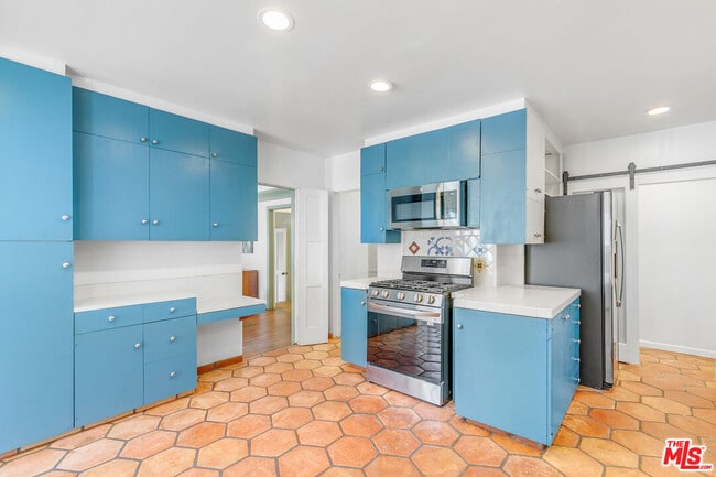 Building Photo - 1530 Valley View Rd