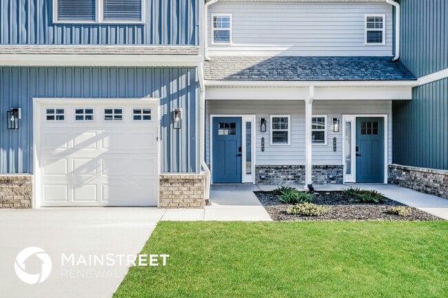 Building Photo - 2063 N Sarah Dr