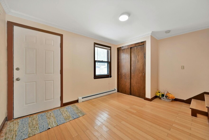Building Photo - 27 Beech St