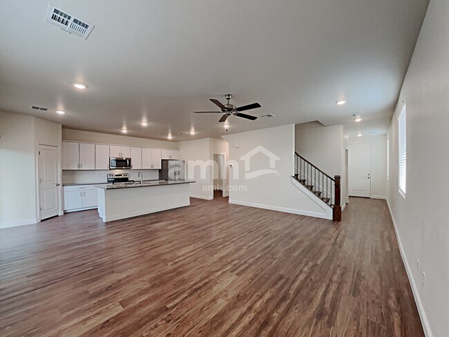 Building Photo - 6222 W Calle Lingo