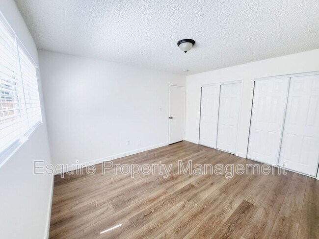 Building Photo - 2056 N Ventura Rd