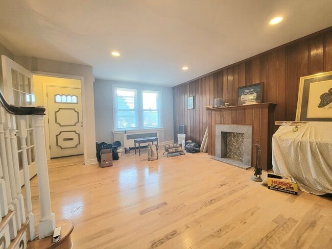 Building Photo - Stunning 4-Bedroom Townhome with Finished ...