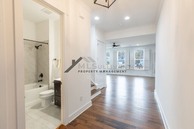 Building Photo - 1121 Crested Jay Dr