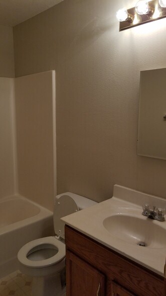 Building Photo - 436 Meadow Dr