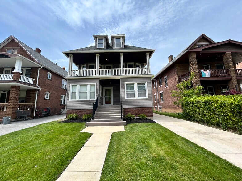 Building Photo - 1566 Ridgewood Ave