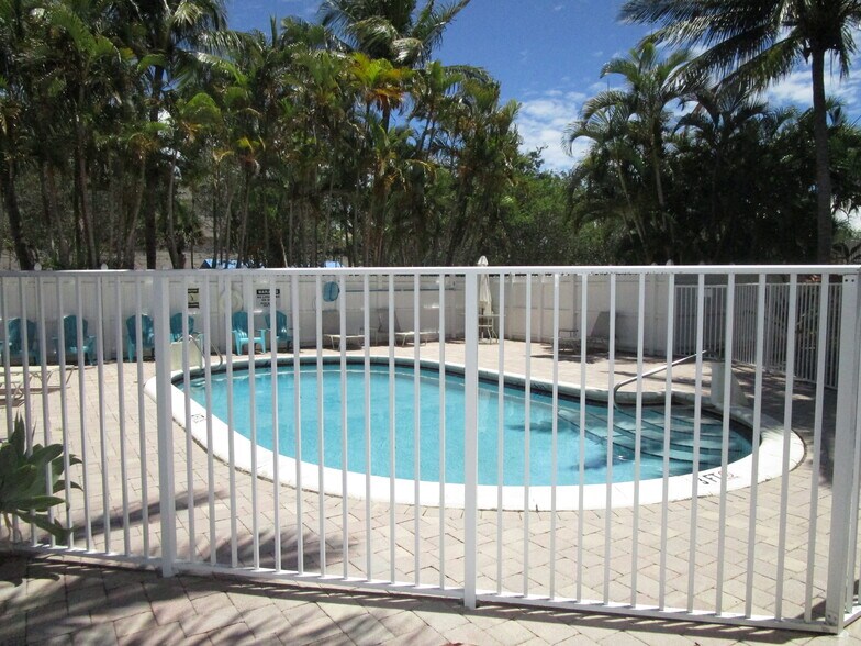 Pool - 1872 NE 46th St