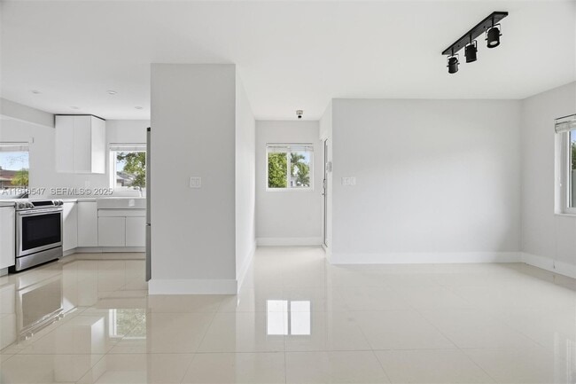 Building Photo - 5250 SW 96th Ave