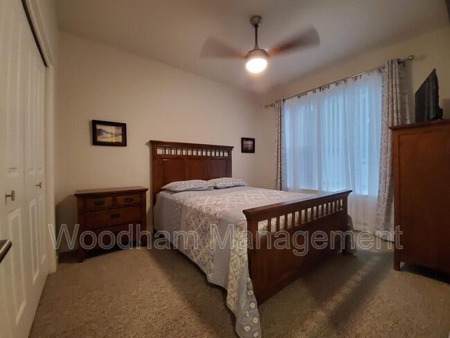 Building Photo - 2222B Willow Dr