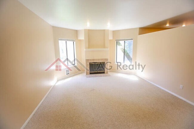 Building Photo - Charming 2 Bed 2 Bath Condo in Redmond