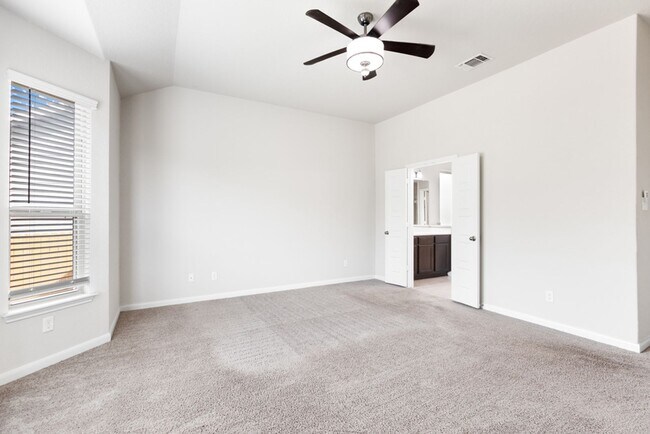 Building Photo - 4 Bedroom/2.5 Bathroom Home in the Hidden Canyons at Texas Research Park Subdivison
