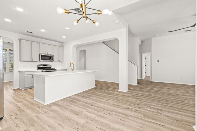 Building Photo - Fabulous 4 Bedroom Home in The Preserve at Indian Springs ~ Hot Tub ~ Great Amenities!