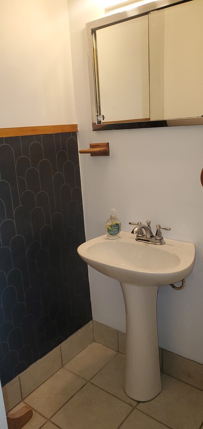 Building Photo - 1379 Terry Dr