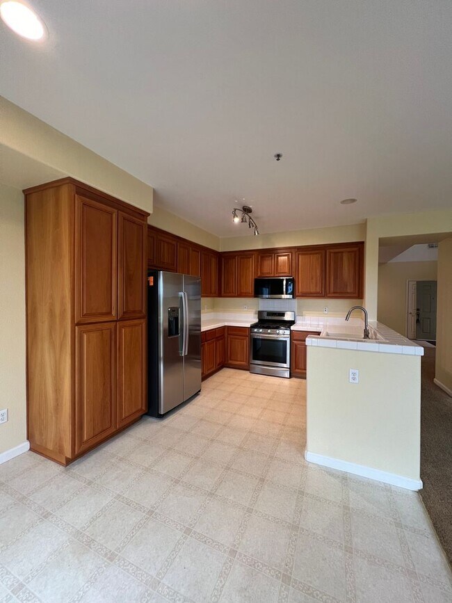 Building Photo - 4br in Bay Breeze Community