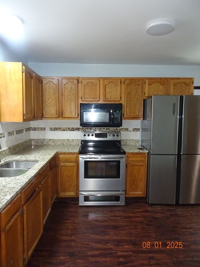 Building Photo - 3 Bedroom Duplex in Hampton for rent